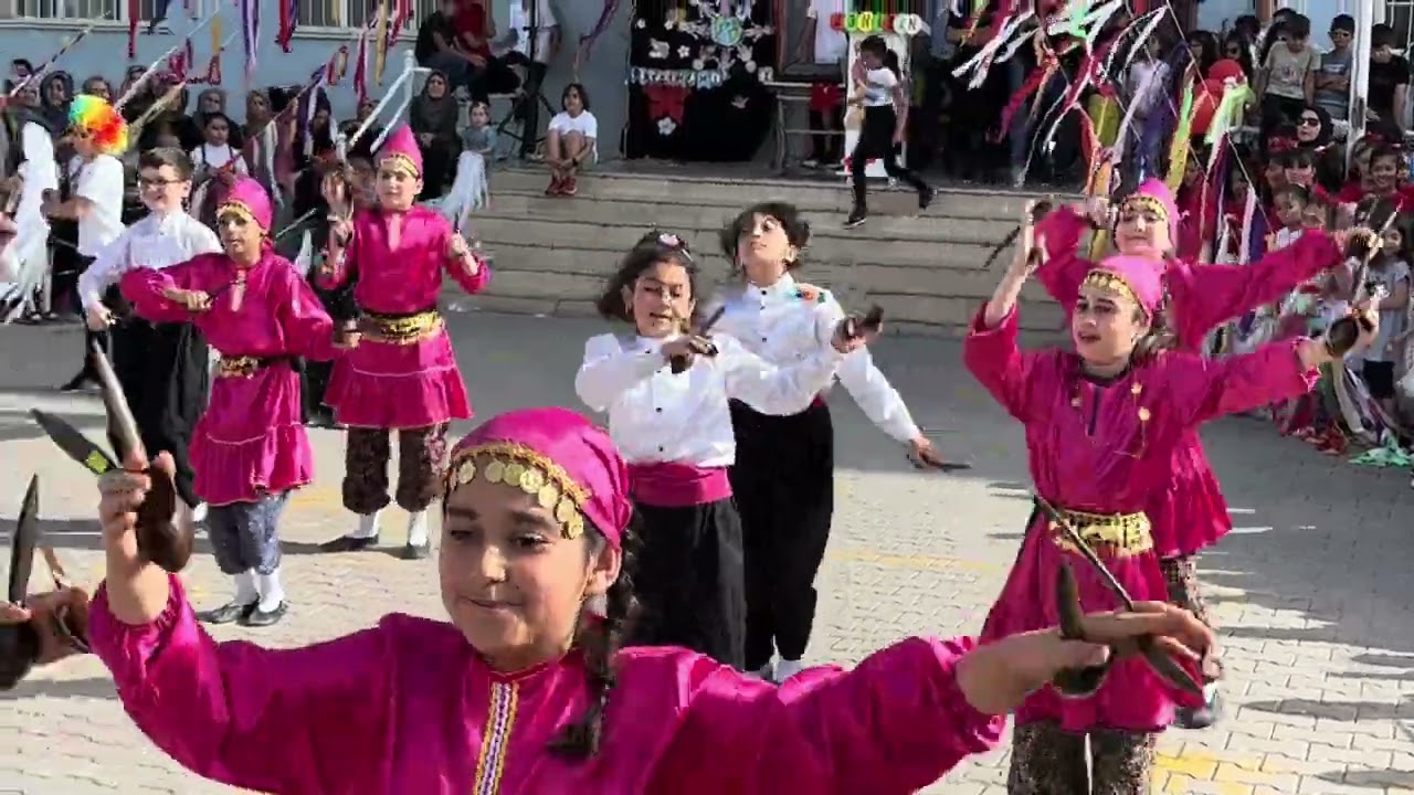 Muhteşem 23 Nisan Gösterisi Kaşık oyunu Altın Dişli Hayriye