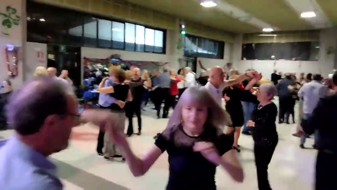 17,01,2026, tutti in pista sala quadr Prato di Cor  con l'orch  Roberta cappelletti polca folk 