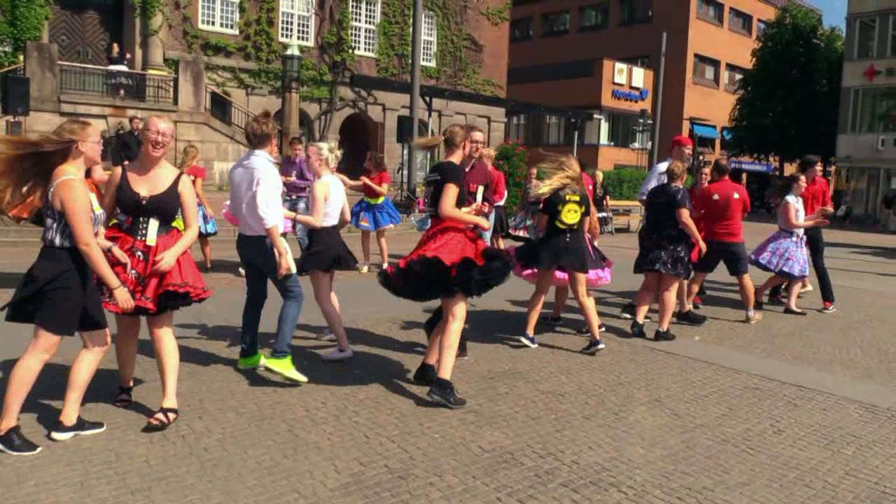 Borås idag lördag 2 juni 2018 - Dans på Stora Torget: Buffalo Squares!
