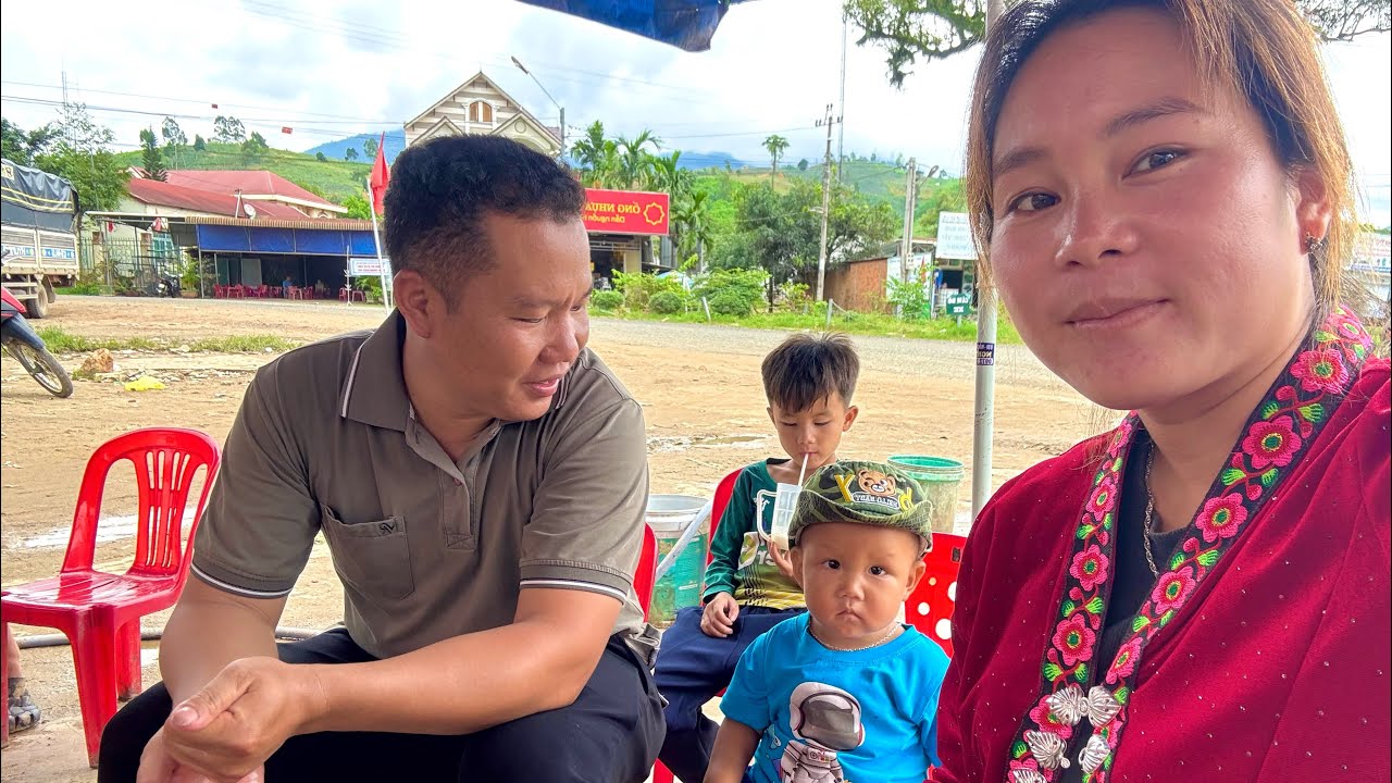 Ly Tieu Hy and Her Son Were Taken Out To Eat And Shop By Her Husband
