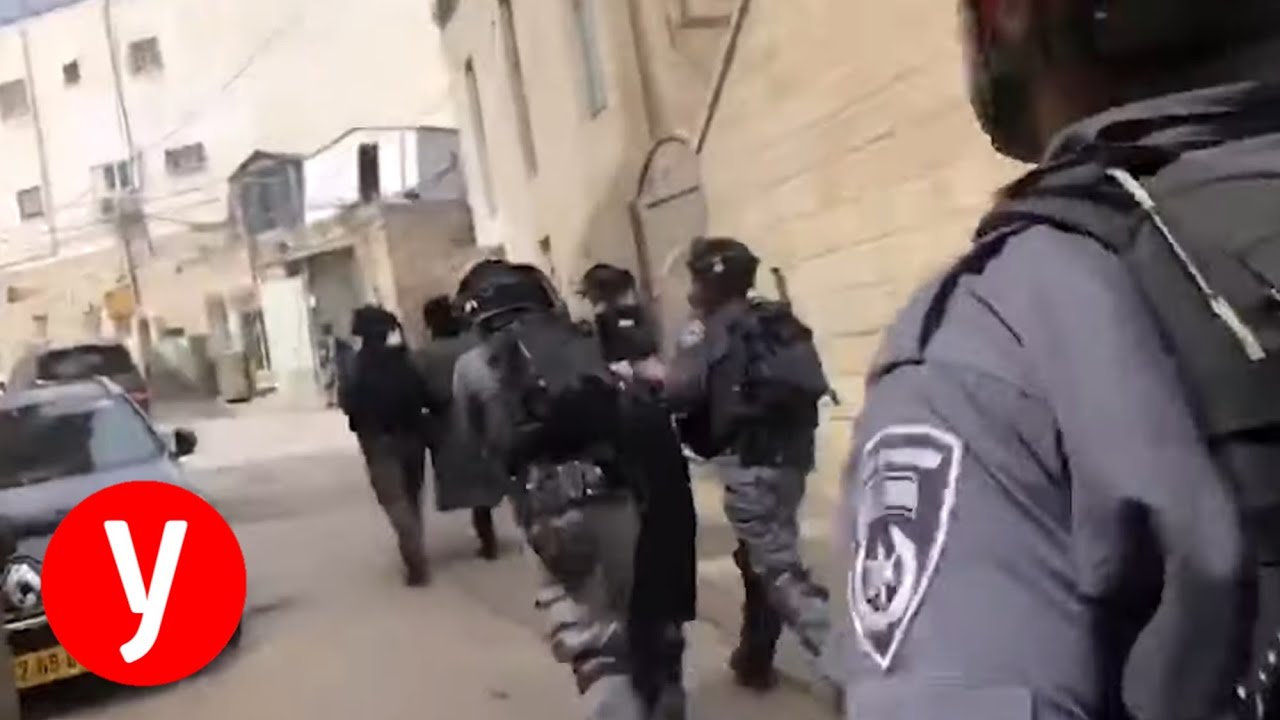 צפו: השוטרים אוכפים את הנחיות משרד הבריאות במאה שערים