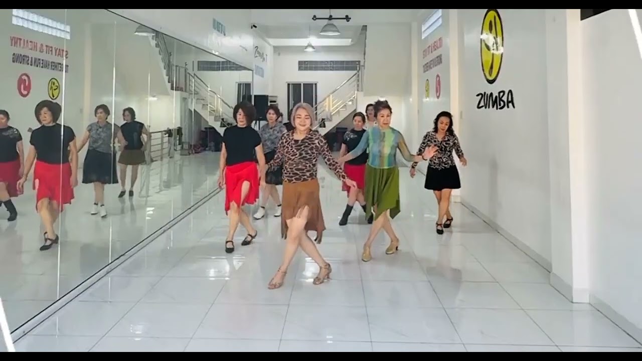 Tide is high Line Dance Demo by SIANTAR DANCE CLUB Siantar Studio
