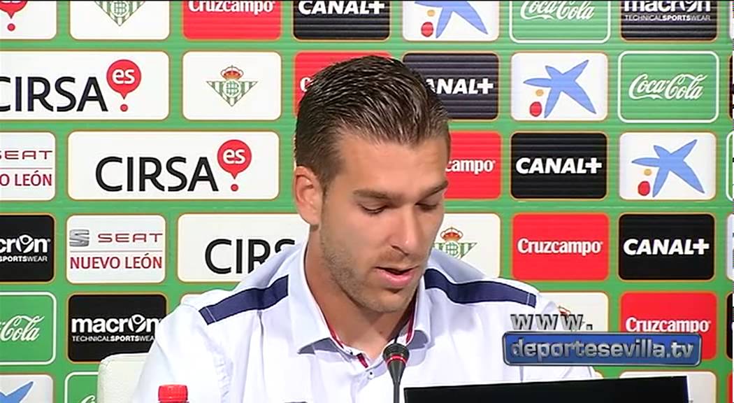 Adri&aacute;n se despide del Betis entre l&aacute;grimas