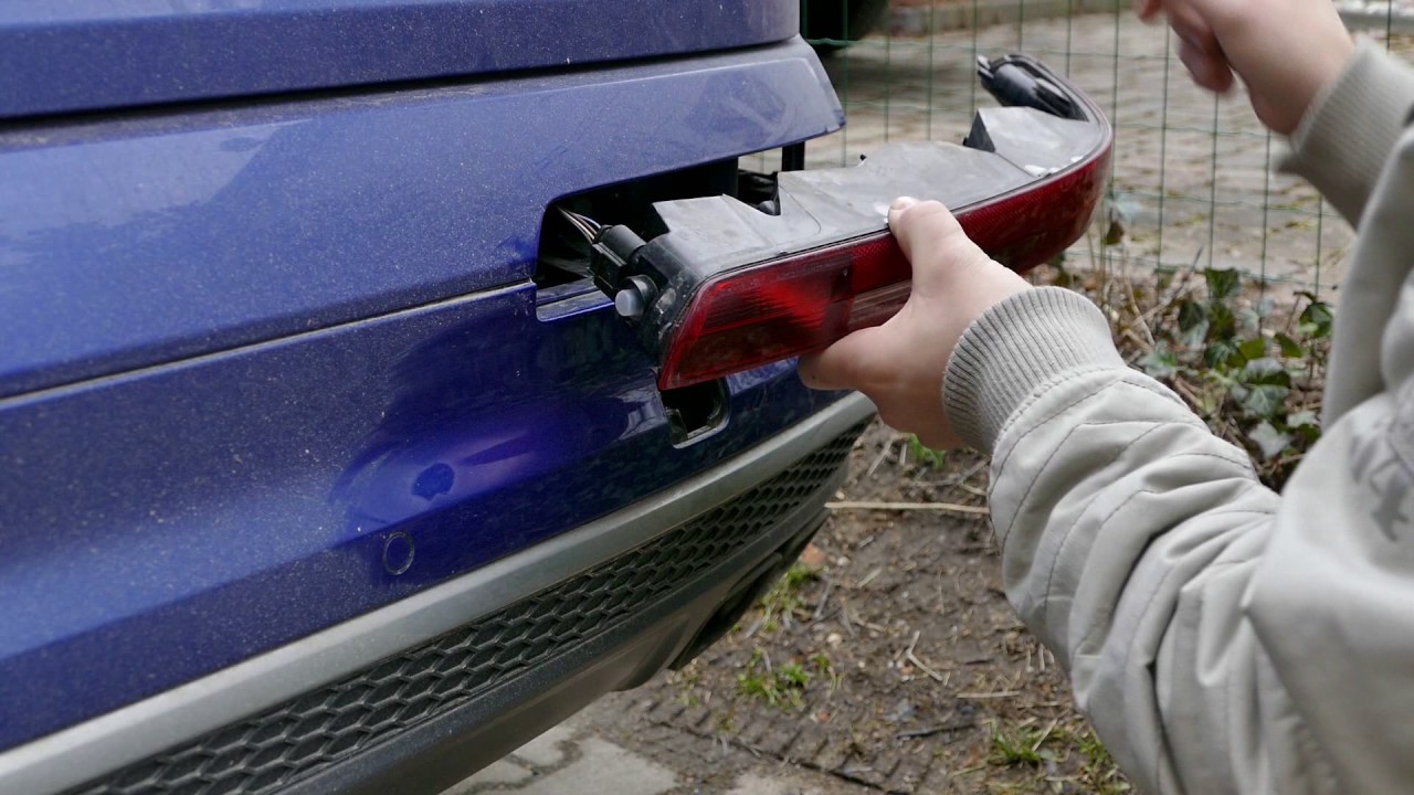 Audi Q7 4M, Rückfahrscheinwerfer, Leuchtmittelwechsel, Reversing light bulb replacement