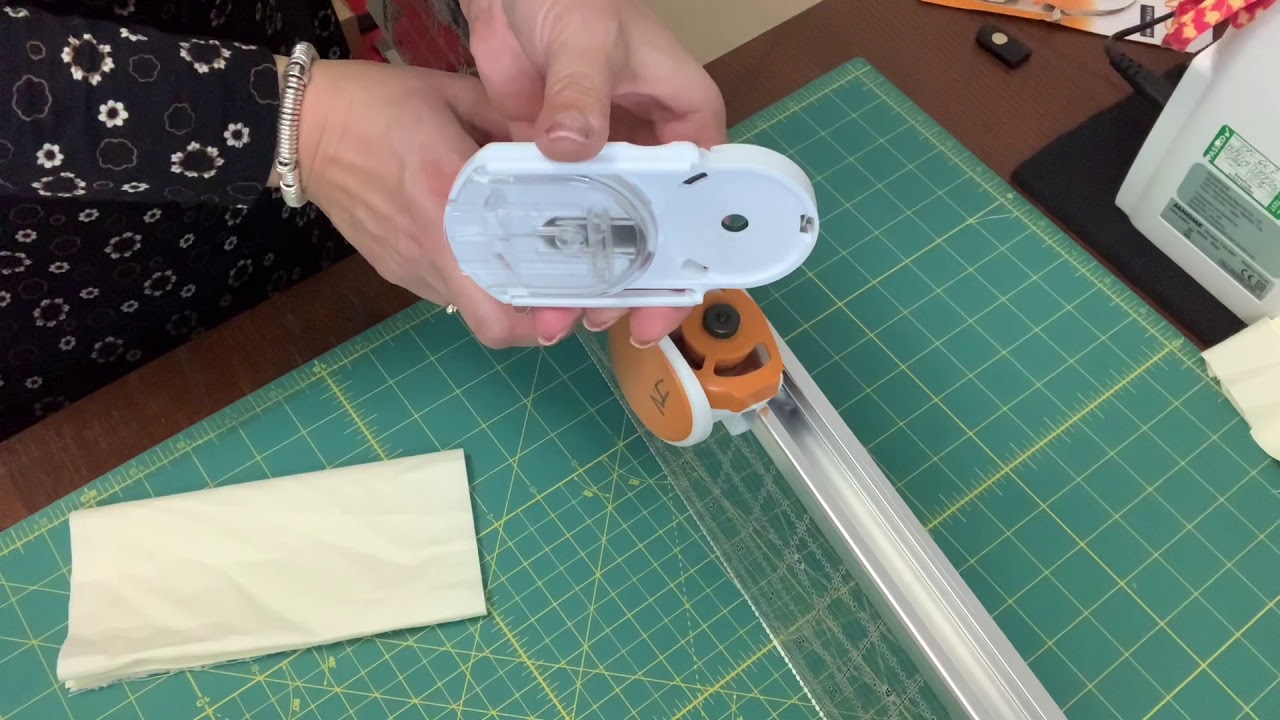 Комбинированная поворотная линейка Fiskars