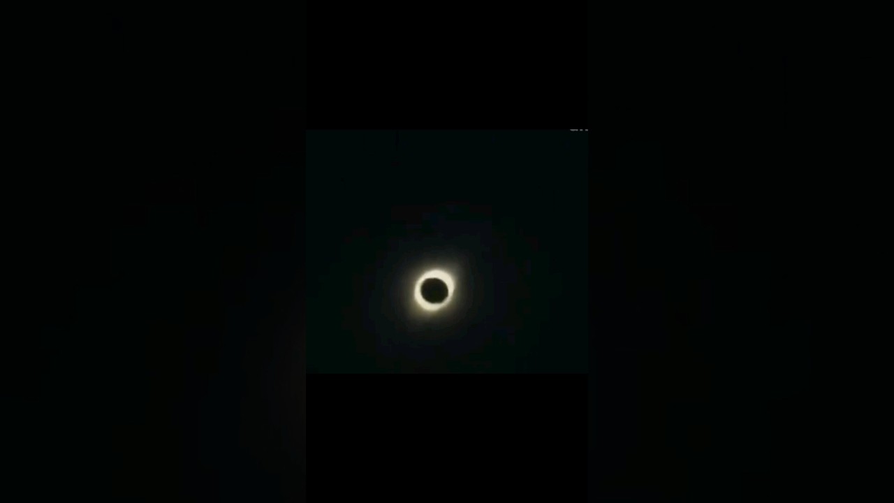 Eclissi solare totale ⚫☀️🌒 La Luna tra il Sole e la Terra  