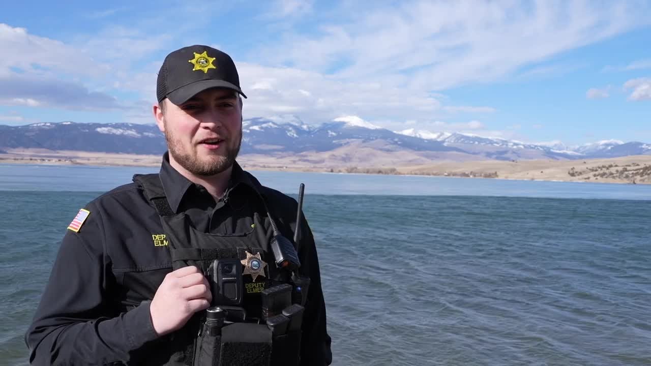 WATCH: Montana deputy rescues deer stranded on frozen lake