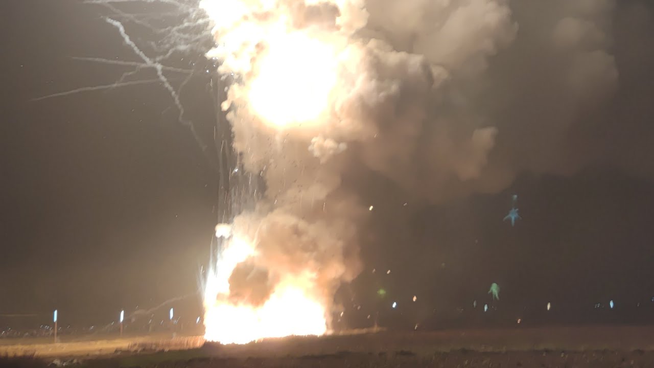 Shukapuram Edappal Grand Fireworks | Traditional Pooram Vibes 🔥 സെക്കൻഡ് വെടിക്കെട്ട്#fireworks 