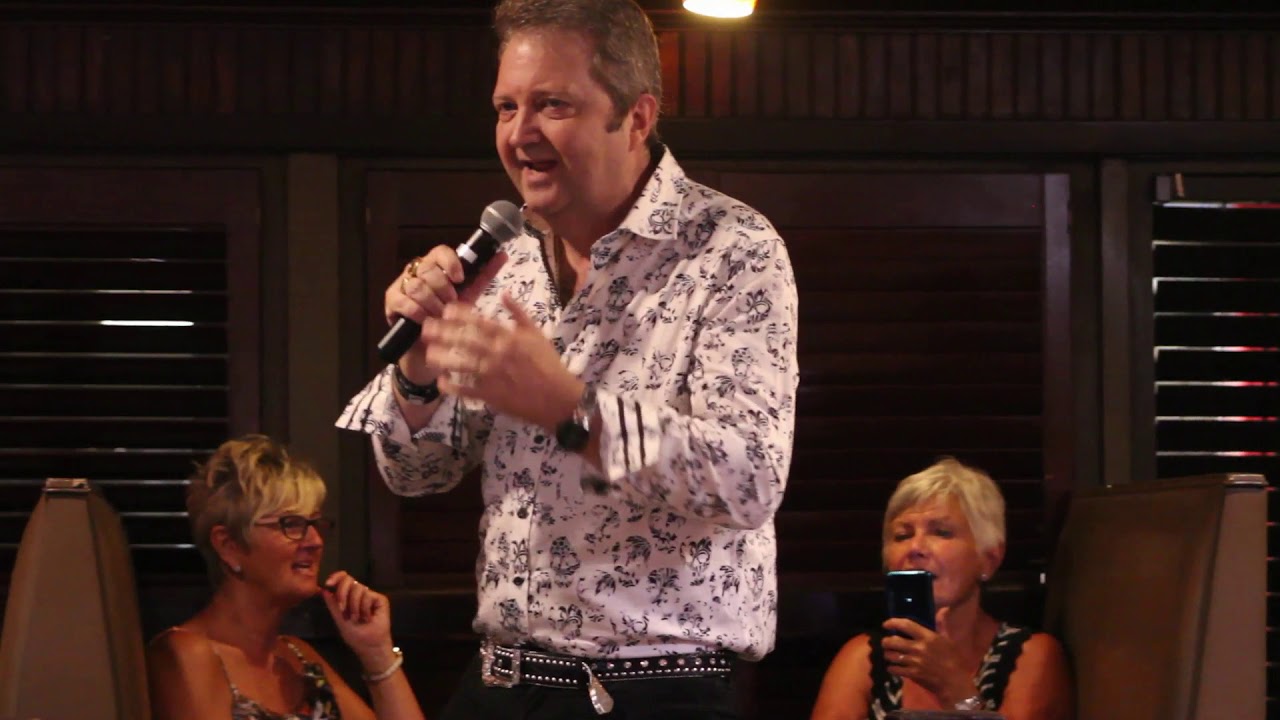 Colin Paul sings Suspicious Minds Marlowes Elvis Week 2019