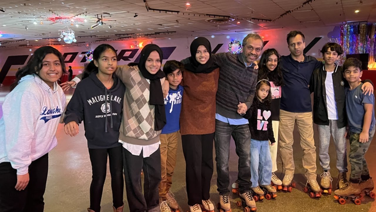 😂🤣Funny Roller Skating | Maryam Masud, Fatima Masud and their cousins are having so much fun