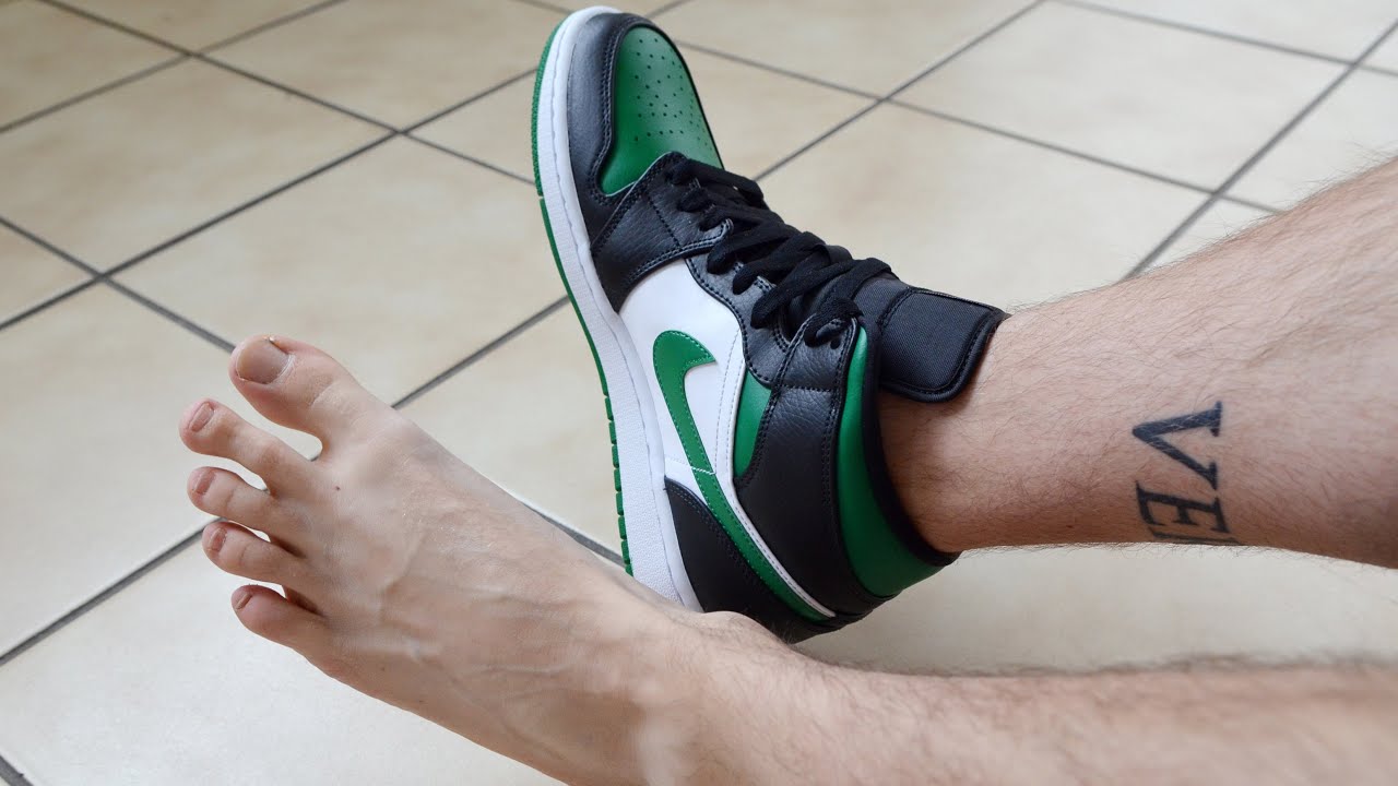 Air Jordan 1 Mid Pine Green With VS Without Socks