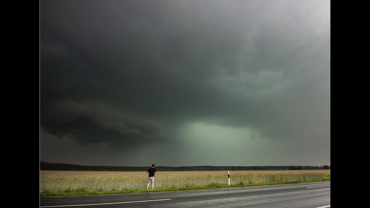 HEFTIGES GEWITTER MIT STARKREGEN UND BLITZEINSCHLÄGEN