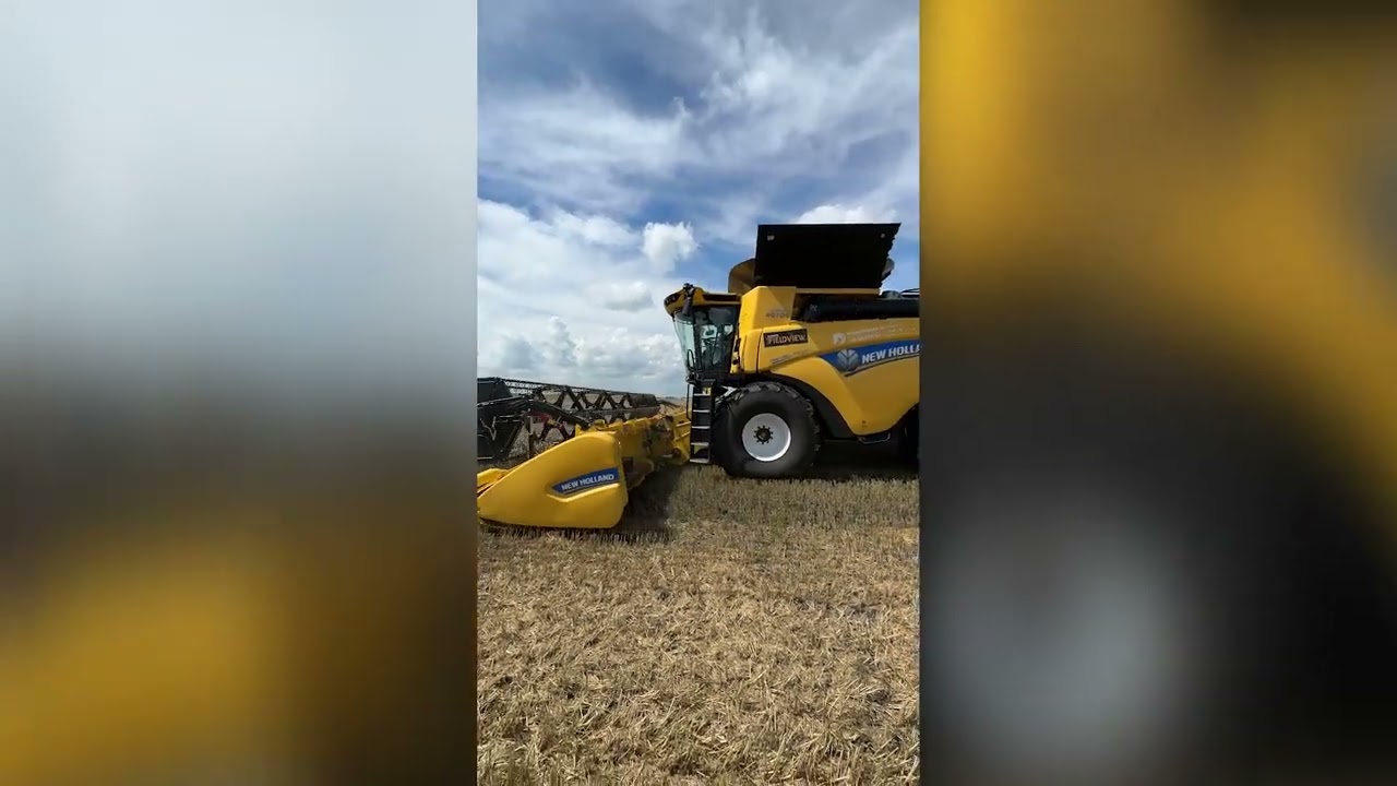 УКАБ Агротехнології 2023: New Holland CR 9 90 з жниваркою Varifeed 9 15