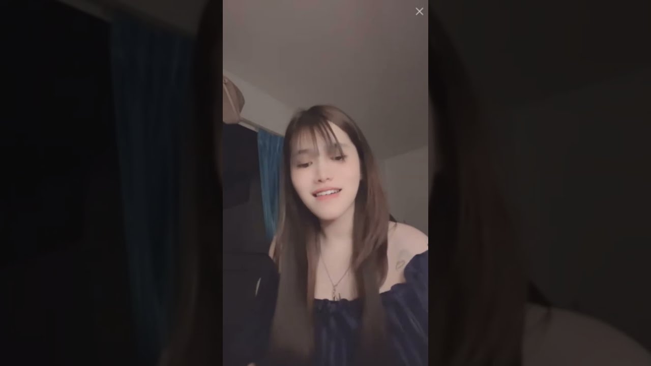 Красивая девушка. Непринужденное общение в прямом эфире.