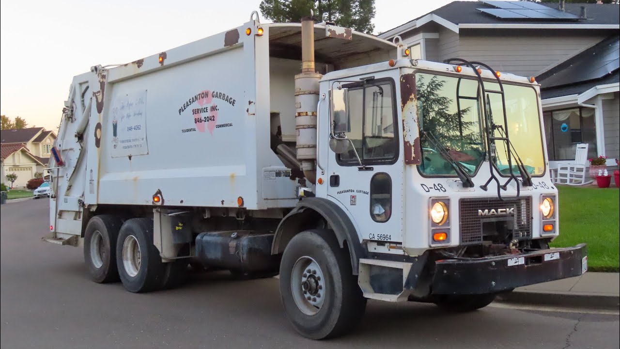 Pleasanton Garbage Service- 1999 Mack MR Heil Big Bite