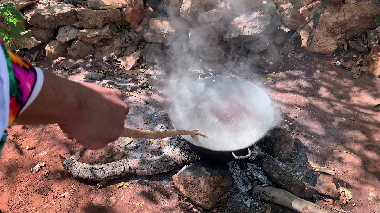 Cómo se prepara recado negro cocina tradicional Yucatán SECRETOS quemado de chiles sexto sabor