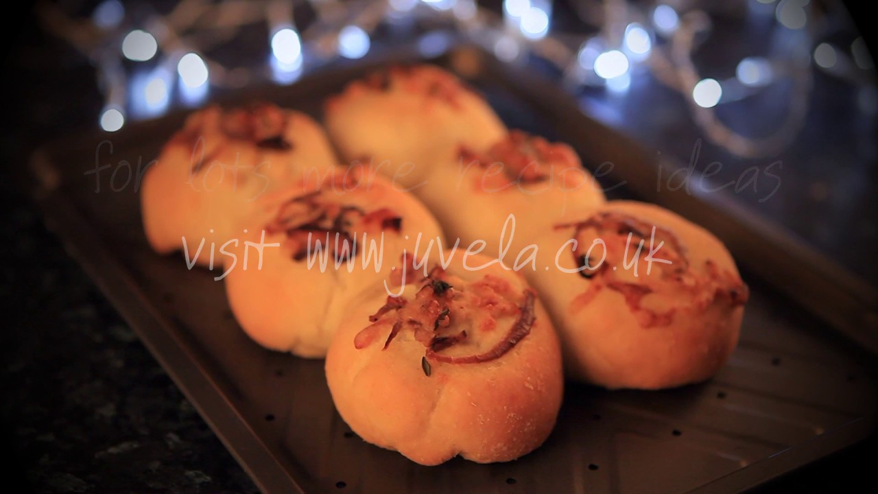 Gruyere Cheese & Red Onion Rolls