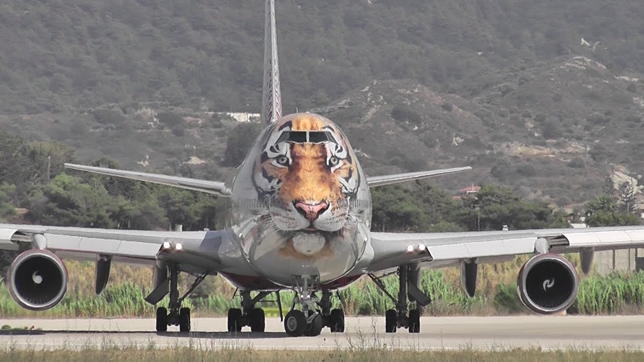 Tiger Boeing take-off
