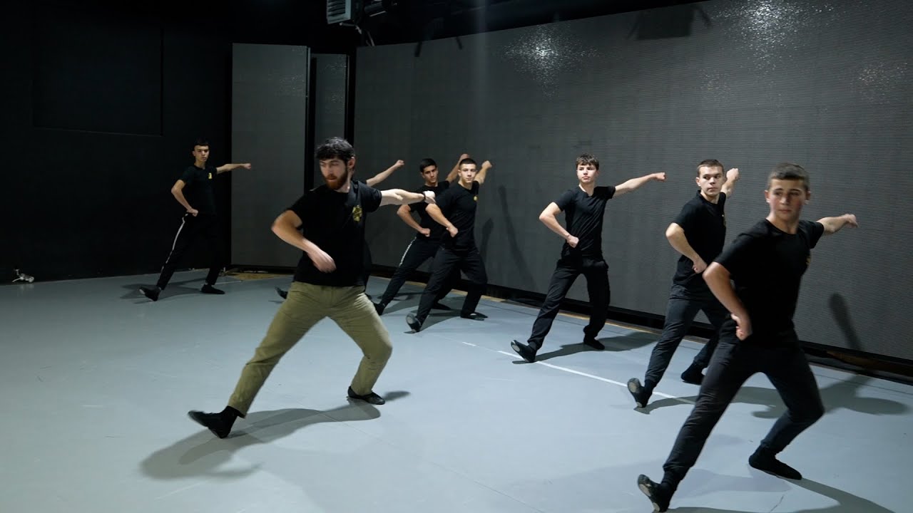 Стилизованные крымскотатарские танцы с бережным отношением к фольклору