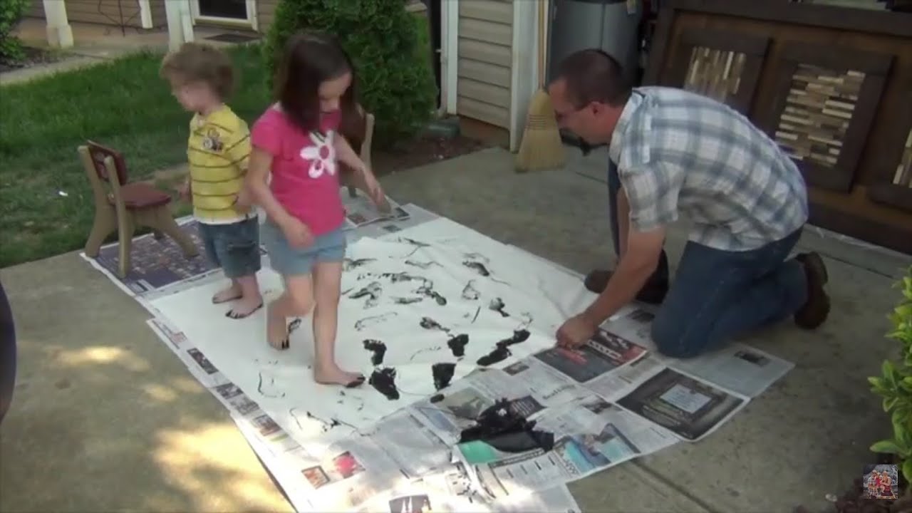 Feet Painting! A DIY Mother's Day Present! (Episode 299)