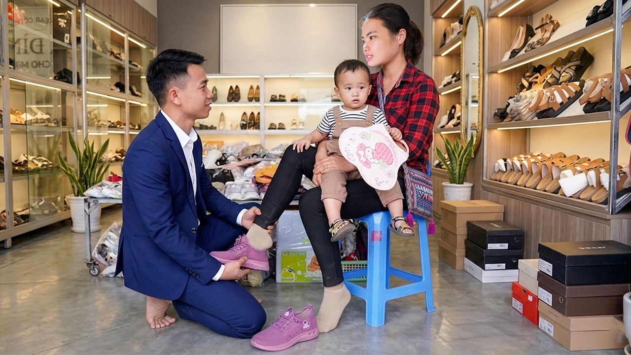 CEO Hung Returns with a Surprise Gift&hellip; Harvesting & Cooking a Warm Family Meal | Trieu Thi Thuy