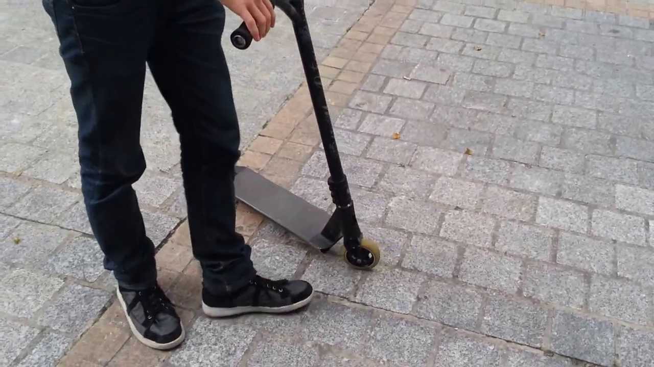 TUTO FR - Tuto Trottinette #1 Le tailwhip !