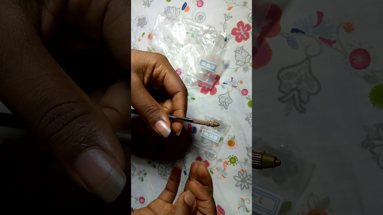 Fixing a ventilating needle on a holder for wig Making