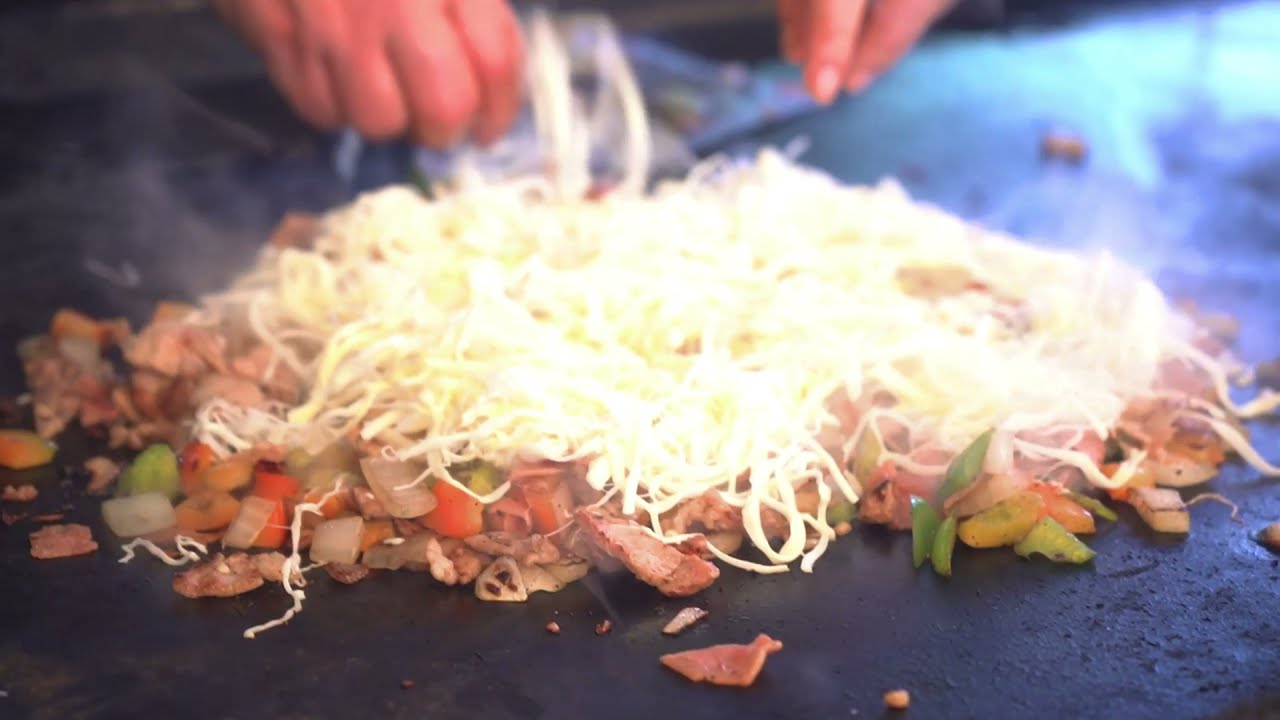 DELICIOUS Mexican Street Food | Alambre De Res | Grilled Beef Bacon Bell Peppers Topped with Cheese