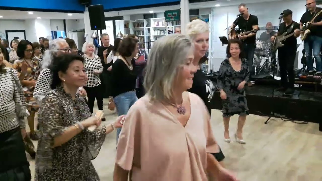 Deel-4) Een Gezellige dansmiddag met muziek van 