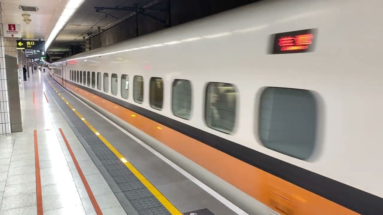 台灣高鐵700T出站
