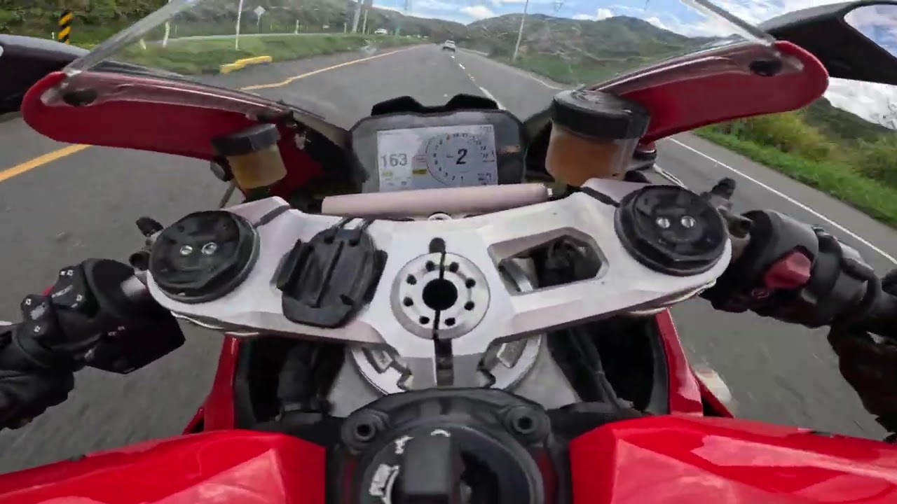 Subiendo al Lagodromo 🔥de últimos a la cabeza - Ducati Panigale V4
