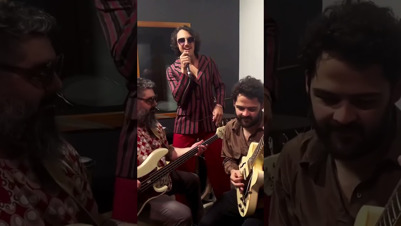 Medley Caravana Fumegante - Isso não é uma banda, é um verdadeiro banquete de swing. Maravilhosa!