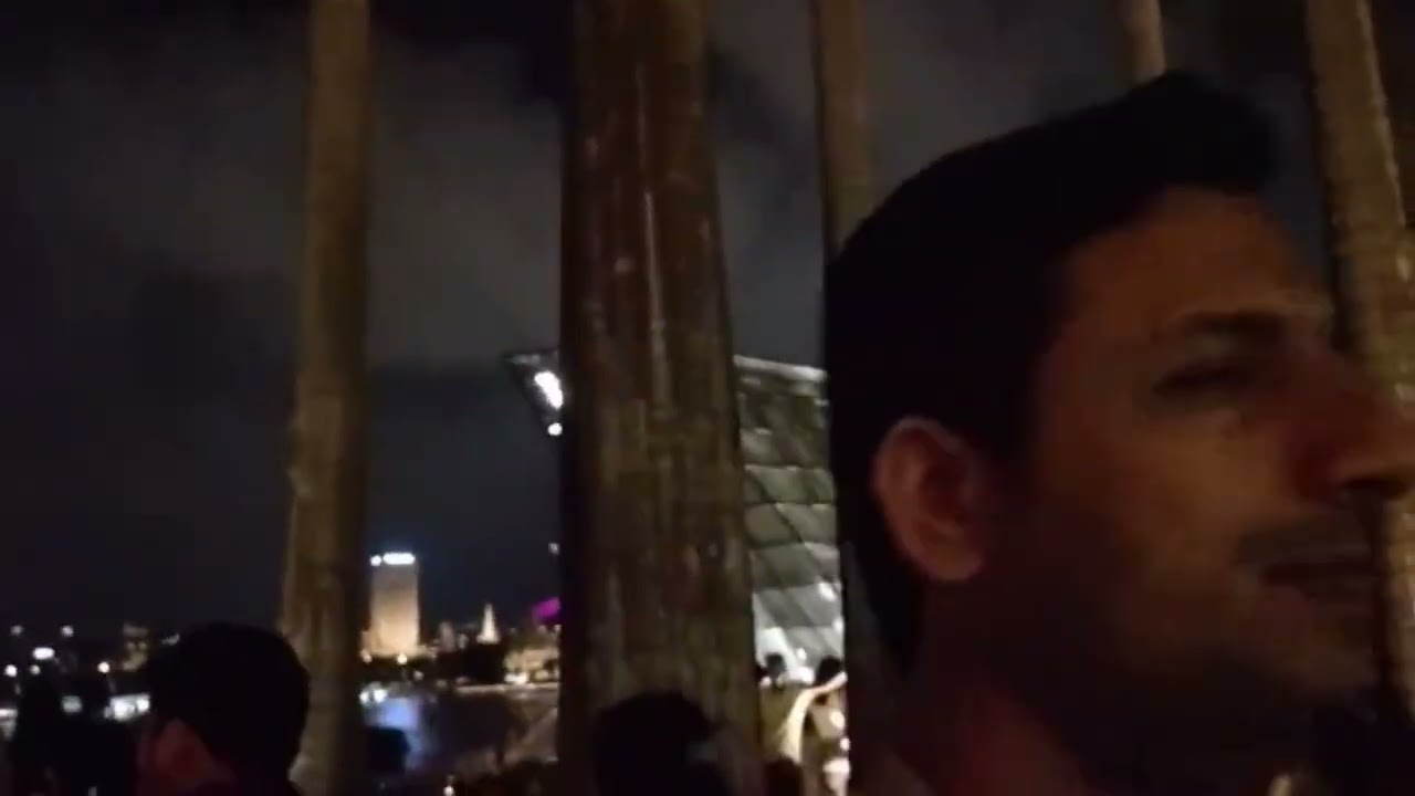 Световое и водное шоу в канун Нового года MBS SG