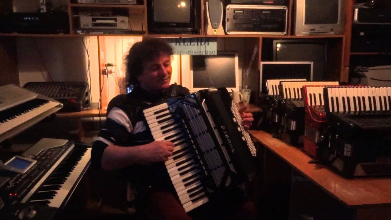 BUJAR VOGLI - nostalgji -   C'ESHTE AI DJAL QE RRI MBAS DERE