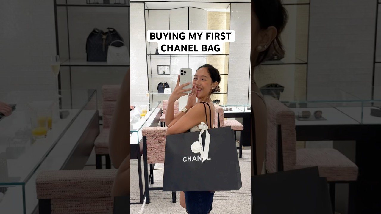BUYING MY FIRST CHANEL BAG 🖤 CHANEL CLASSIC FLAP UNBOXING #chanel