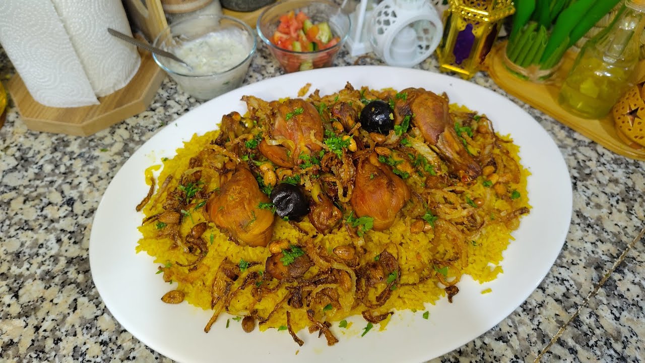 📍هاد الكبسة غتولي معتمدة فدار😋 دجاج طري، أرز مفور وقرمشة مع احسن صوص 👌و مداق يا سلام😍 