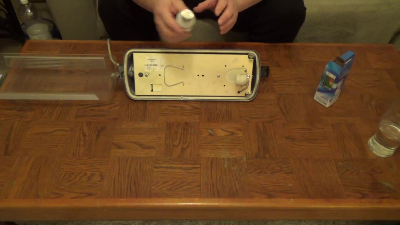 Normal bulb in a SOX street lamp & SOX bulb in normal light socket