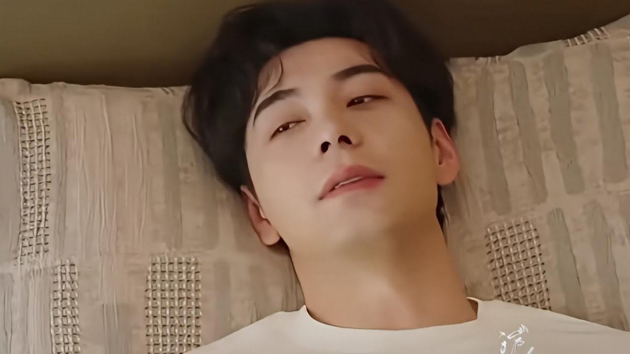 Spoiler. CEO Cheng Xingxu fell sick with high fever 🤒 - sick male lead 