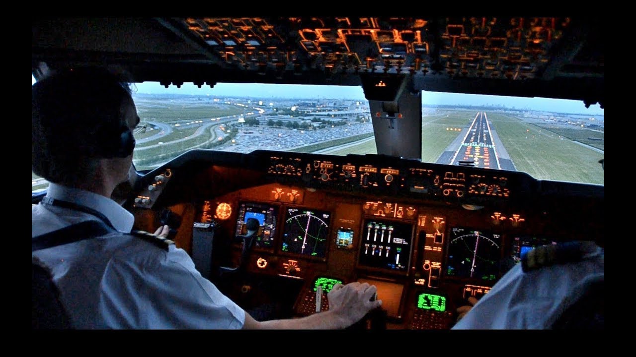 Stunning Cockpit Landing Views You’ve Never Seen Before