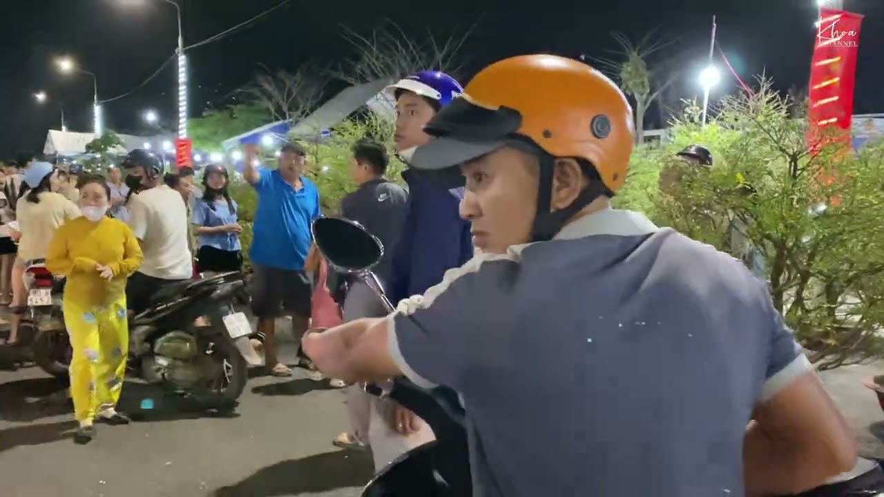 Tham quan Chợ Hoa Xuân Trảng Bom 2026 mọi người khắp nơi rộn ràng tấp nập đi mua sắm Hoa cực đông