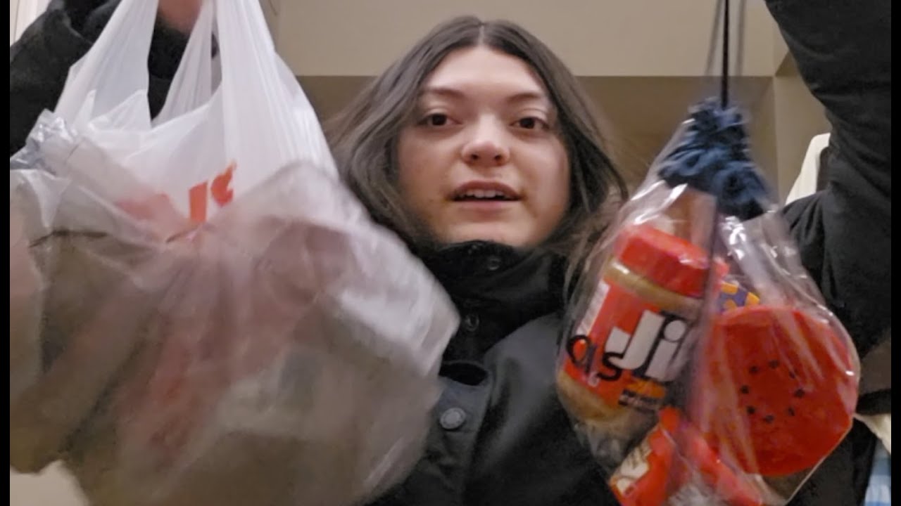 Should I donate to a food bank? | Vlogmas Day 4
