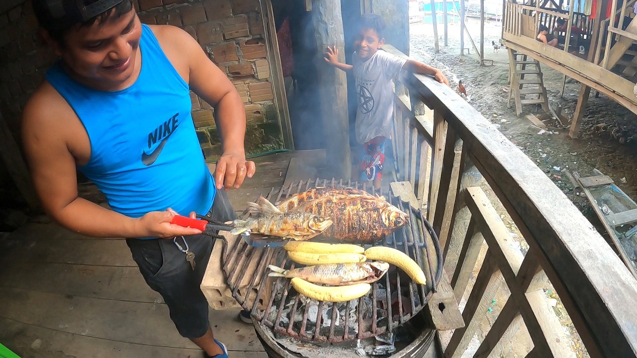 PREPARANDO PESCADO AHUMADO en IQUITOS