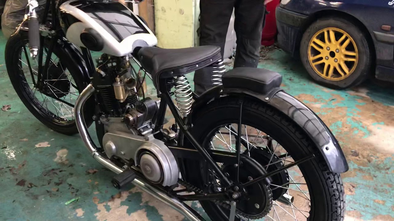 Test start bike 182-2: Sarol&eacute;a 31S 500cc OHV 1931 with some race options.