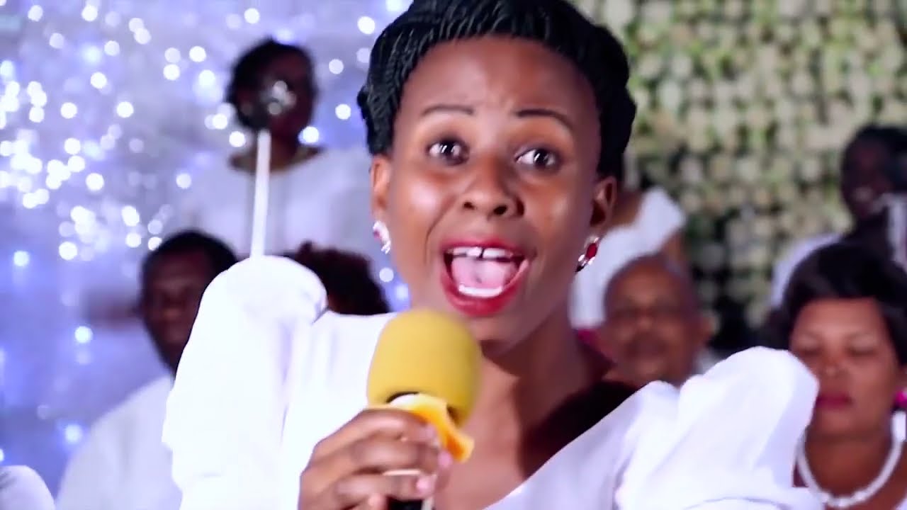 Mamajusi Choir Moshi - Nimelala kwenye jiwe (Yakobo)