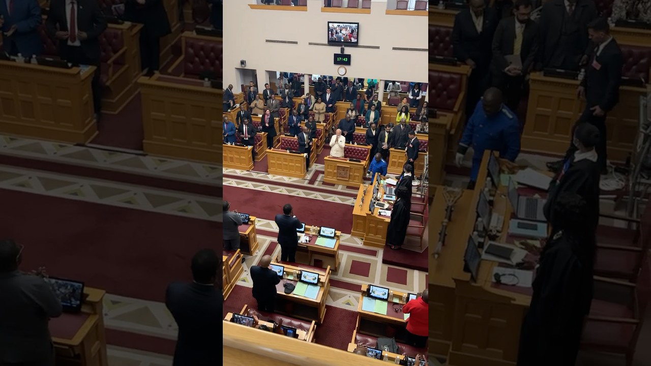 Standing ovation and non-stop cheer for PM Modi in Namibian Parliament