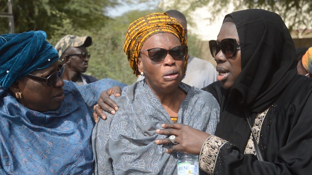 MORT DE SEYNABOU KA DIALLO  LES ÉTUDIANTS DE L'UGB MARCHENT PACIFIQUEMENT POUR RÉCLAMER PLUS DE   SÉ