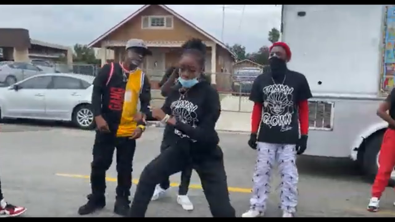 CLOWNS TURN KING PARTY OUT * FOLLOW @TOMMYTHECLOWN