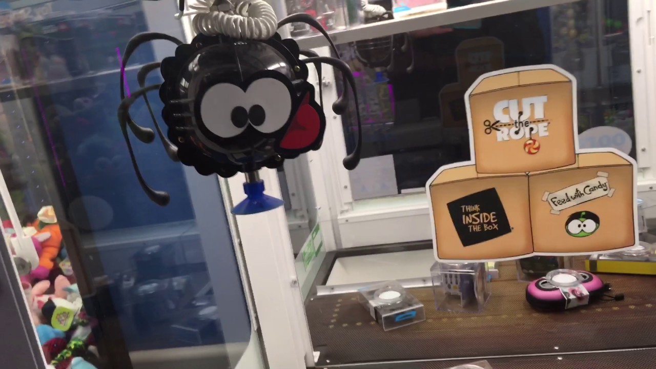 OMG It's broken. Cut the rope claw machine