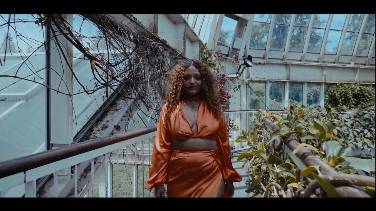 Dark Queen - PESOS - Clip Official ( Tamil Rap )