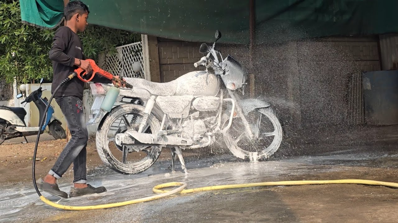 My black splendor bike was washed very well with a water spray, 😊